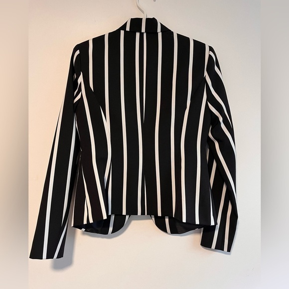 Striking Black & White Striped Blazer Suzy Shier Size M - Picture 2 of 7